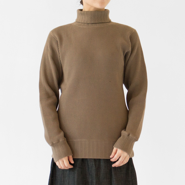 KHAKI、身長162cm