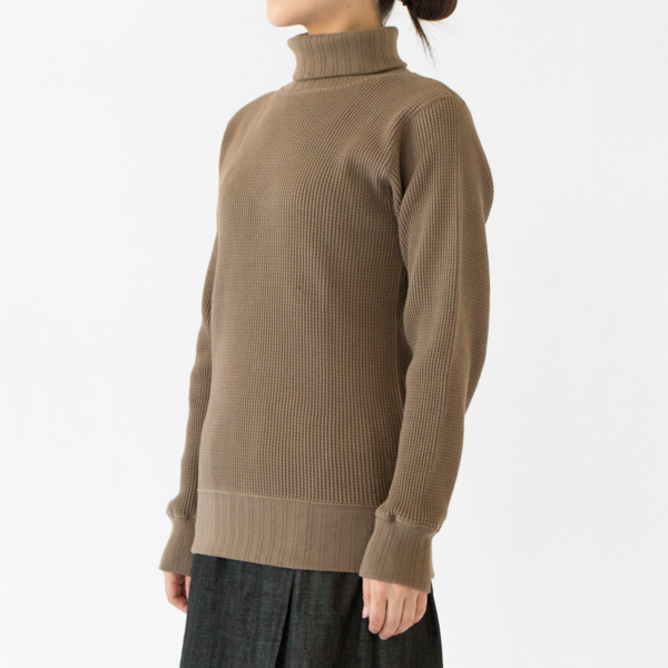 KHAKI、身長162cm