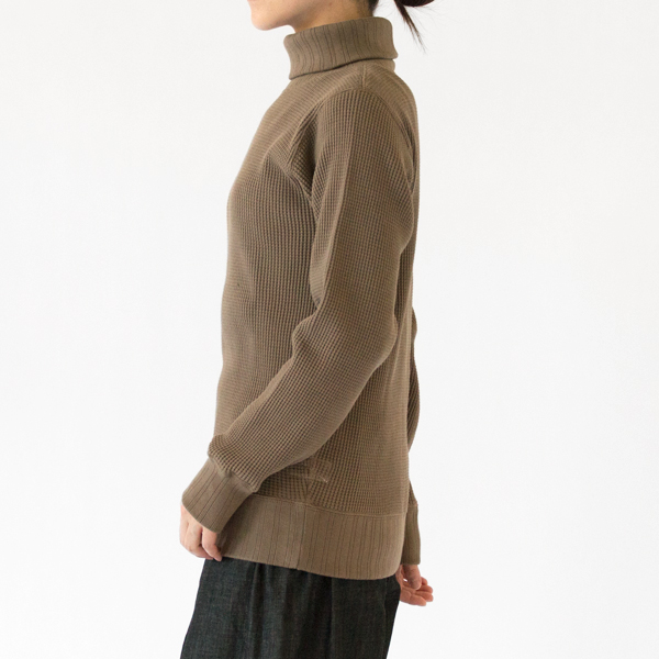 KHAKI、身長162cm