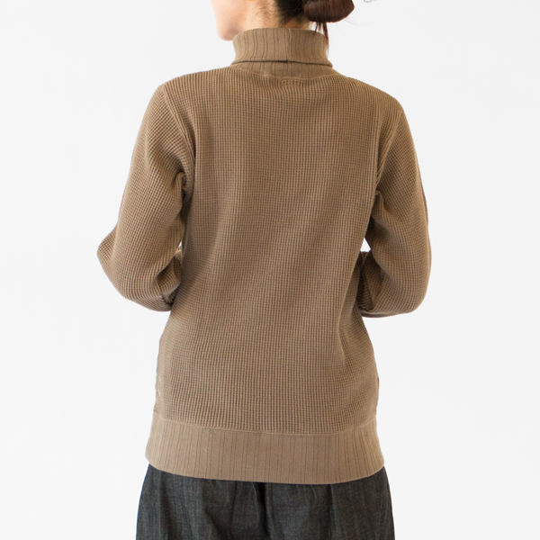 KHAKI、身長162cm