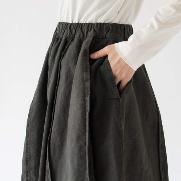 デイリーユースしやすいゴムウエスト(ANIMAL GREY、身長162cm)