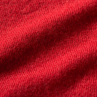 カシミヤ100%の生地よりも扱いやすく普段使いしやすい素材(RED)