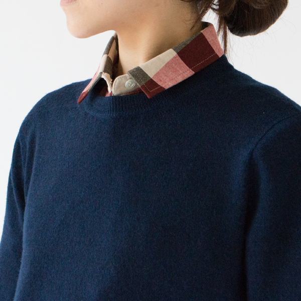シャツとのレイヤードもすっきり(NAVY) シャツとのレイヤードもすっきり(NAVY)