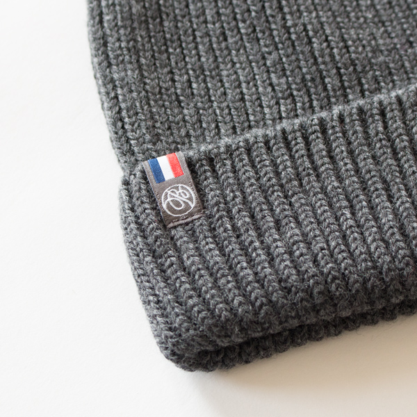 ブランドのロゴがさりげないアクセントに(Roc ) ブランドのロゴがさりげないアクセントに(Roc )