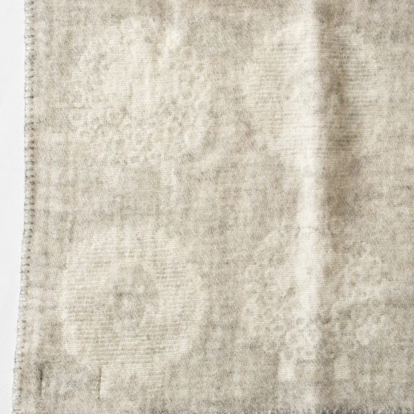 もこもこの羊が並ぶ可愛らしいミニブランケット もこもこの羊が並ぶ可愛らしいミニブランケット