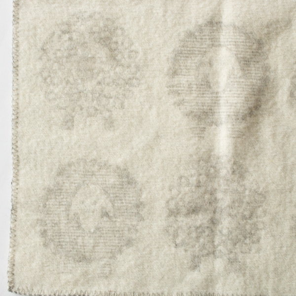 もこもこの羊が並ぶ可愛らしいミニブランケット もこもこの羊が並ぶ可愛らしいミニブランケット