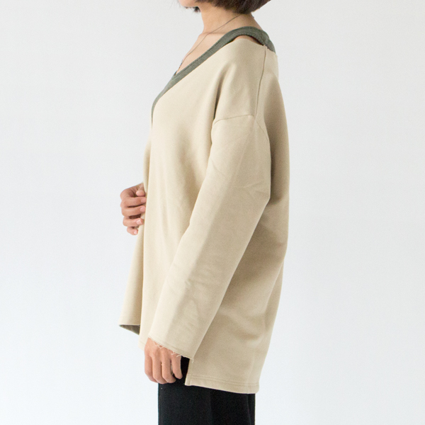 ルアナ裏毛 Vネックプルオーバー(BEIGE、身長163cm)