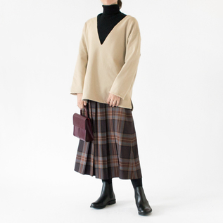 冬にはタートルネックと合わせて(BEIGE、身長162cm)