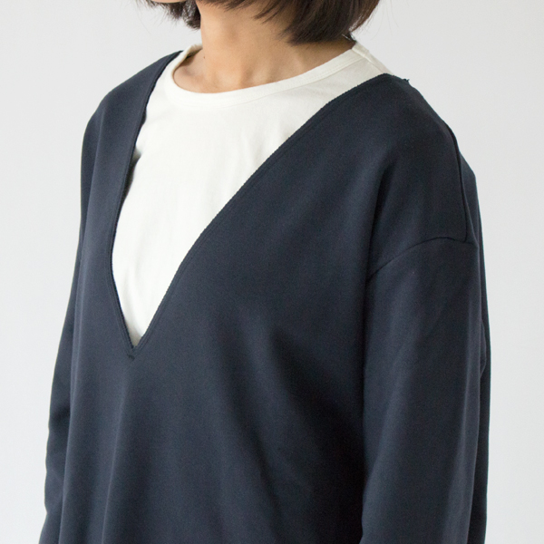 ルアナ裏毛 Vネックプルオーバー(NAVY、身長163cm)