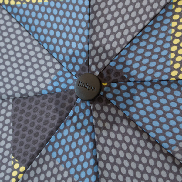 ドット柄で表現されたスポーティなデザイン