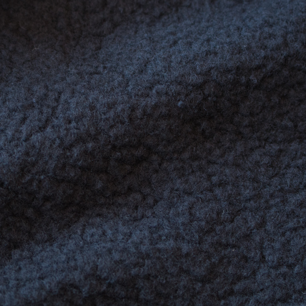 裏毛なので寒い日の一枚にも(DEEP NAVY)