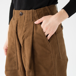 大きめのポケットがデザインのアクセントに(BROWN) 大きめのポケットがデザインのアクセントに(BROWN)