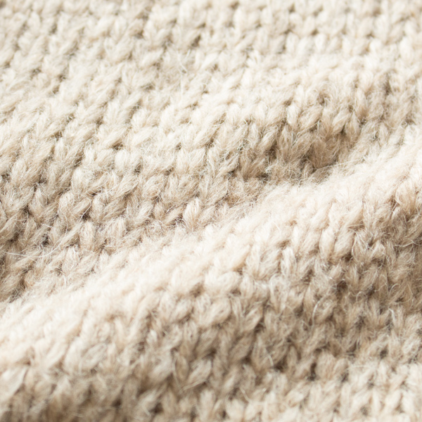 ウールやモヘヤをミックスさせた軽くて柔らかいニット(BEIGE) ウールやモヘヤをミックスさせた軽くて柔らかいニット(BEIGE)