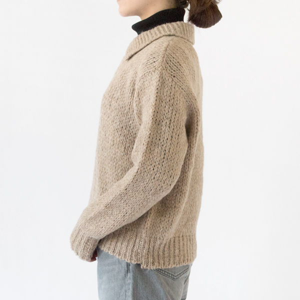 裾は緩やかに前後差が付いています(BEIGE、身長162cm) 裾は緩やかに前後差が付いています(BEIGE、身長162cm)