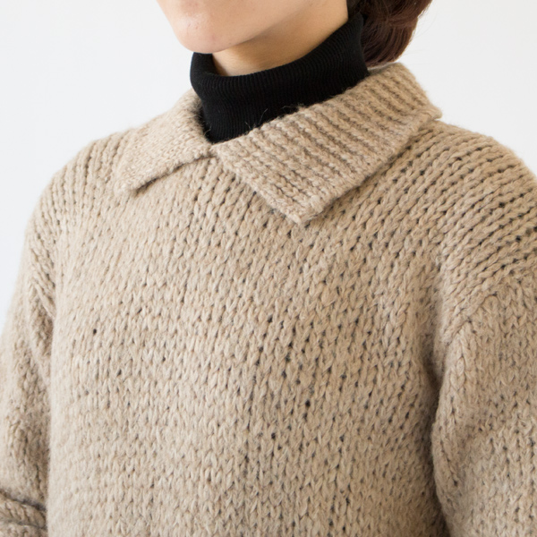 首元の襟がポイント(BEIGE、身長162cm) 首元の襟がポイント(BEIGE、身長162cm)