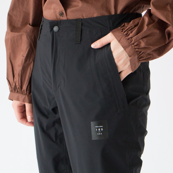 タウンユースも想定したスタイリッシュなデザイン(BLACK)
