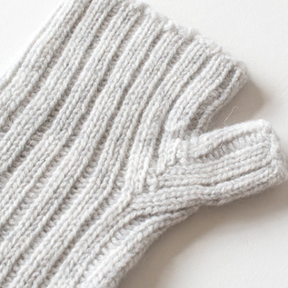 カシミヤリブリストウォーマー／WILLIAM BRUNTON（ウィリアム