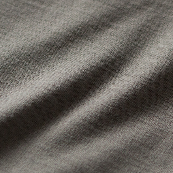 さらりと肌馴染みの良いSuper100'sのウール天竺生地(KHAKI)