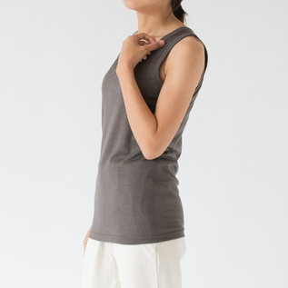 KHAKI、身長163cm KHAKI、身長163cm