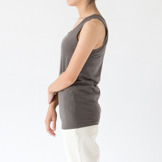 KHAKI、身長163cm KHAKI、身長163cm
