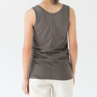 KHAKI、身長163cm KHAKI、身長163cm