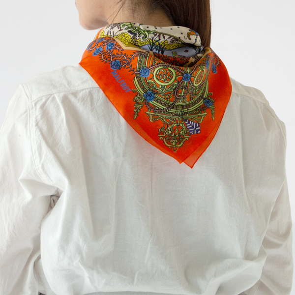 花のレース模様が映えるアレンジ(COL 7 ORANGE 、身長162cm) 花のレース模様が映えるアレンジ(COL 7 ORANGE 、身長162cm)