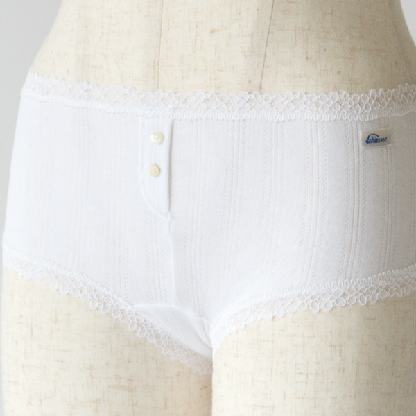 ポイント使いされた上品なパールボタン(WHITE)