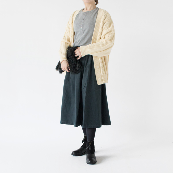 着まわしの効くベーシックなヘンリーネックTシャツ(GREYMELANGE、身長162cm)