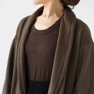 折り返した時に見える起毛面もポイント(KHAKI)