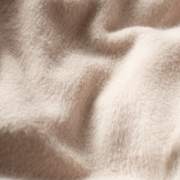 滑らかでふかふかとした手触りの裏面(BEIGE)