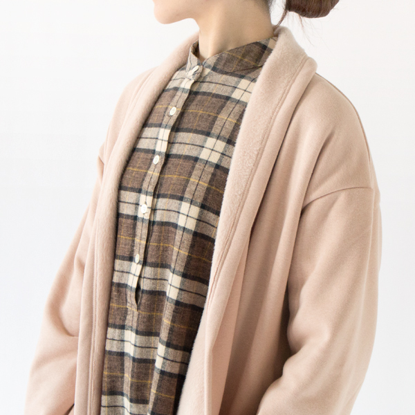 折り返した時に見える起毛面もポイント(BEIGE)