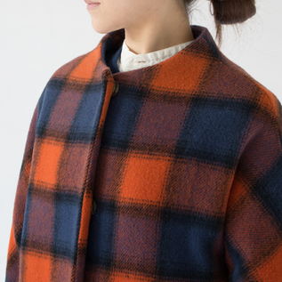 身頃と袖が一体になったラグランスリーブ(ORANGE×NAVY)