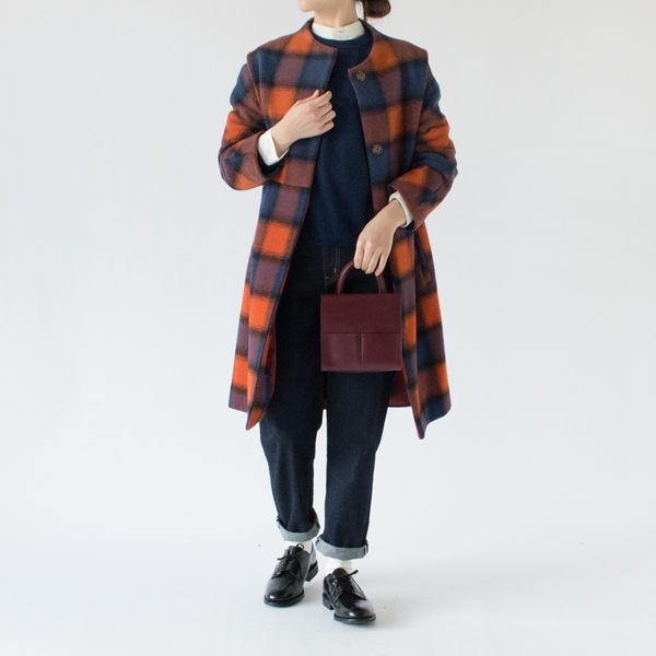 すっきりとしたIラインのシルエット(ORANGE×NAVY、身長162cm)