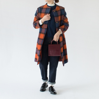 すっきりとしたIラインのシルエット(ORANGE×NAVY、身長162cm)