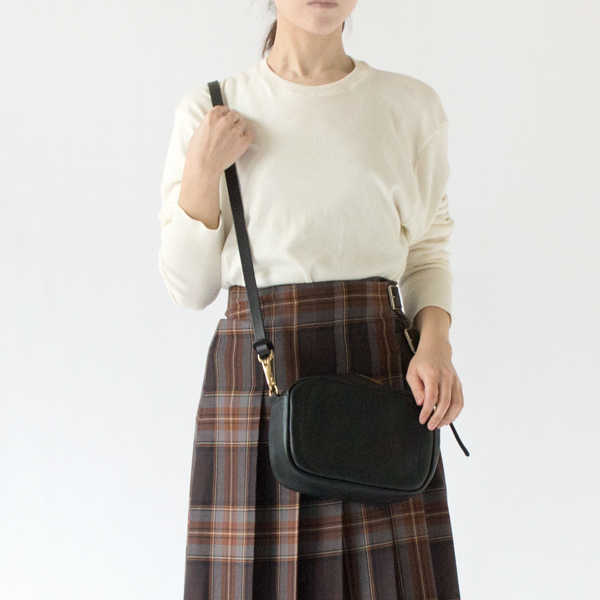 レザーバッグ MINI FELIX BLACK（身長162cm）