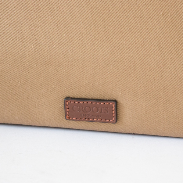 レザーのロゴタグ(KHAKI) レザーのロゴタグ(KHAKI)