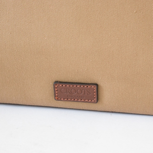 レザーのロゴタグ(KHAKI) レザーのロゴタグ(KHAKI)