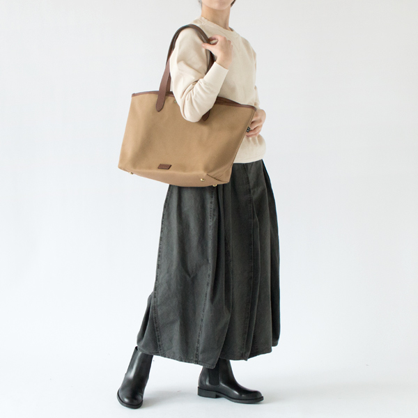 男女問わずお使いいただけます(KHAKI、身長162cm) 男女問わずお使いいただけます(KHAKI、身長162cm)