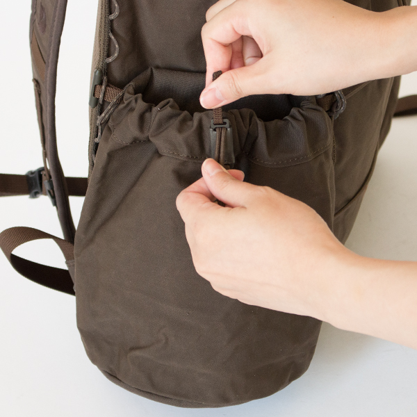 【別売】バックパックの側面にトグルでつけられます