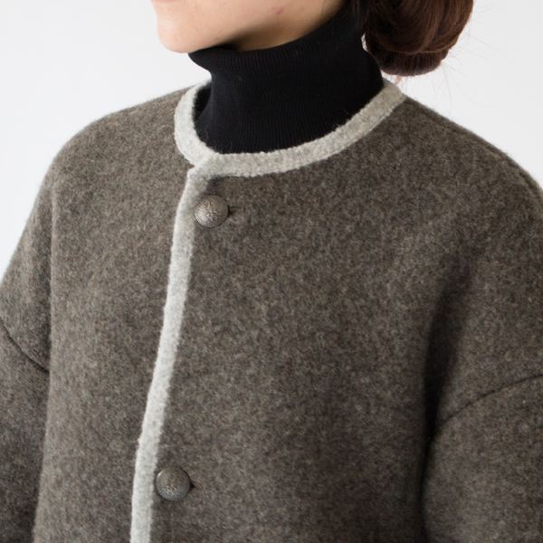 柔らかさを感じる気取らない雰囲気に(LODEN GREEN/SILVER、身長162cm)