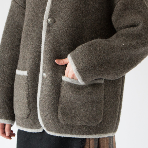 最高級ウールを使用しています(LODEN GREEN/SILVER、身長162cm)