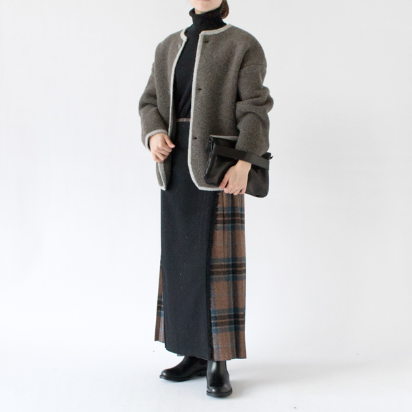 落ち着いたシックな色合いに(LODEN GREEN/SILVER、身長162cm)