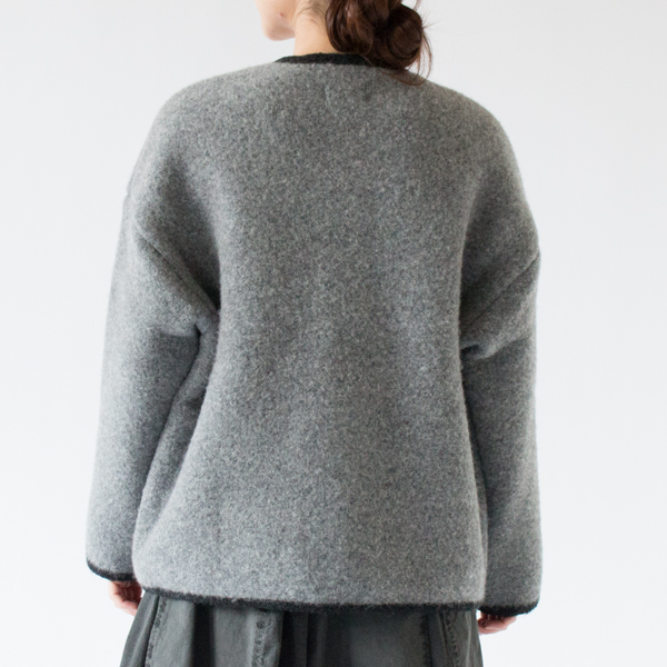 ゆとりのあるサイズ(GREY/BLACK、身長162cm)