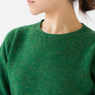 シームレスニッティング（輪編み）で、ごわつき感のない快適な着心地