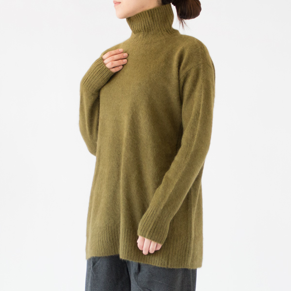 KHAKI、身長162cm