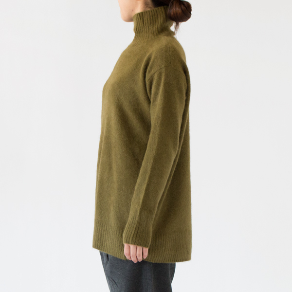 KHAKI、身長162cm