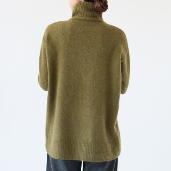 KHAKI、身長162cm