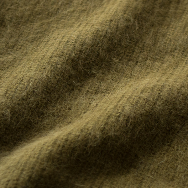 やや毛足の長い、柔らかな肌触り(KHAKI)