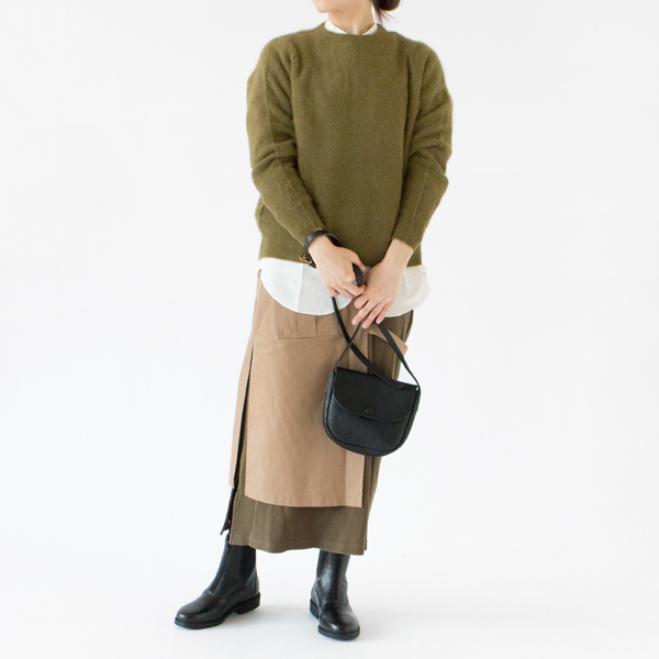 重ね着しやすい軽い着心地(身長162cm・KHAKI)