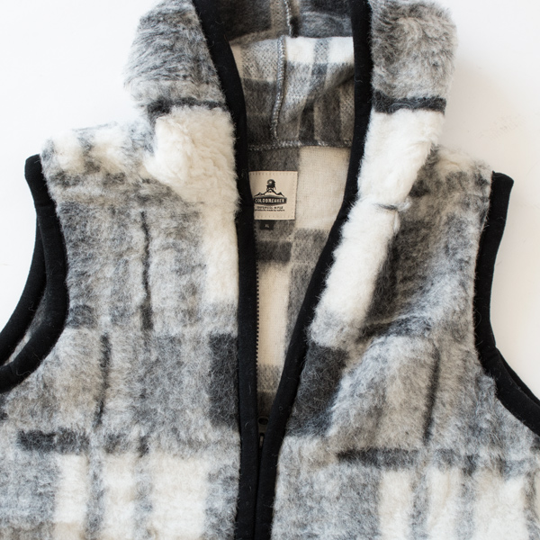 BROWN CHECKとBLACK CHECKはポケットはフードつき